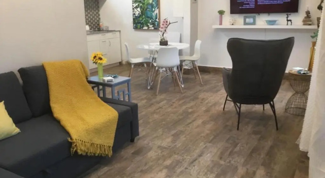 Апартаменты с 2 комнатами 2 bdr Apt sleeps up to six 30 steps from prime beach generator parking included