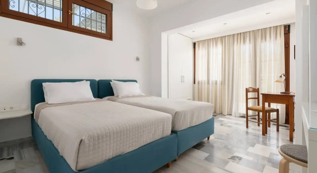 Люкс с 4 комнатами Arte Pefki Beachfront Suites