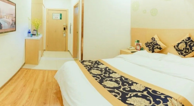 Greentree Inn Shanghai Fengxian District Nanqiaoxincheng Metro Station Express Hotel