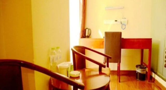 GreenTree Inn  Zhenjiang Dashikou Express Hotel, Buchen Sie Hotel Hotels in Zhenjiang mit Parkplatz, Parkplätze