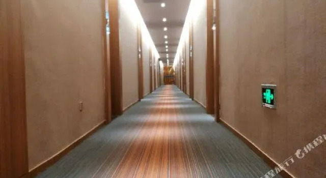 Zhengzhong Holiday Hotel, Prenota Hotel Hotel a Wuxi con parcheggio, Parcheggio