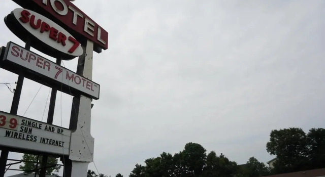 Super 7 Motel London, Varaa Motelli London 
