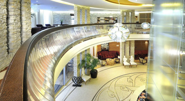 Hotel Alpine Palace