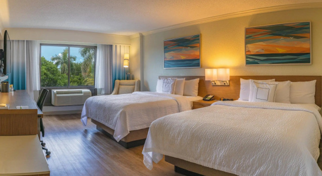 Четырёхместный номер Standard Courtyard by Marriott - Naples