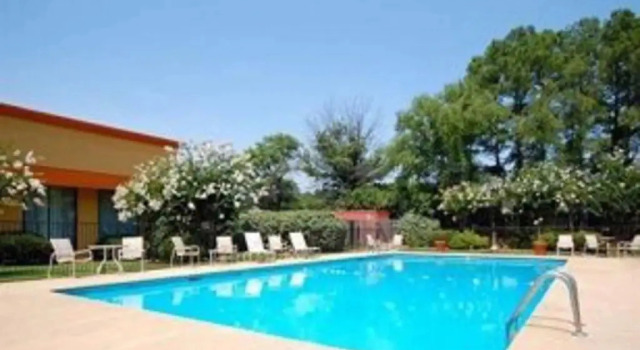 Rodeway Inn & Suites Conference Center, Boek Hotel Hotels in Alabama met parkeren, Parkeren