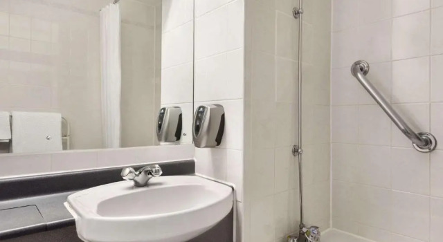 Четырёхместный номер Standard Days Inn by Wyndham Sevenoaks Clacket Lane
