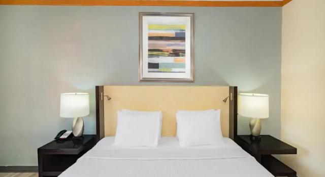 Номер Standard Red Roof Inn & Suites Hinesville Renovated with breakfast
