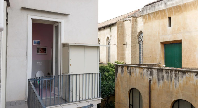 Duomo 77 in Napoli with 2 bedrooms and 2 bathrooms, Забронировать Отель Неаполь Кампания, рядом с Церковь Пио Монте делла Мизерикордия