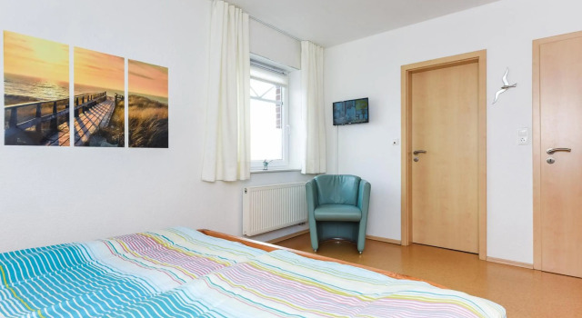Ferienwohnung Lee im Haus Nemo am Tief, Забронировать Отель Отели Нойхарлингерзиль с парковкой, рядом с Ferry Terminal Neuharlingersiel, Парковка