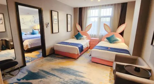 Люкс Rezen Dong Hotel (Tianjin Binhai New Area Eco City)
