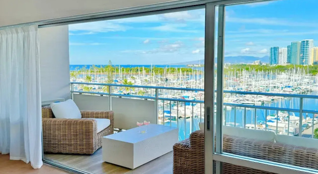 Четырёхместный люкс с балконом и с видом на океан Panoramic Oceanview Resort - Full Kitchen in Each Unit, 2 Swimming Pools, Onsite Restaurants, Fireworks Every Friday