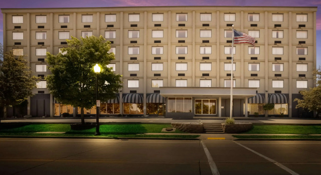 Best Western Riverfront Inn, Забронировать Отель Маринетт Висконсин