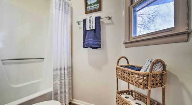 Апартаменты Balcony + Pool Access! Couples Escape in Lake Lure