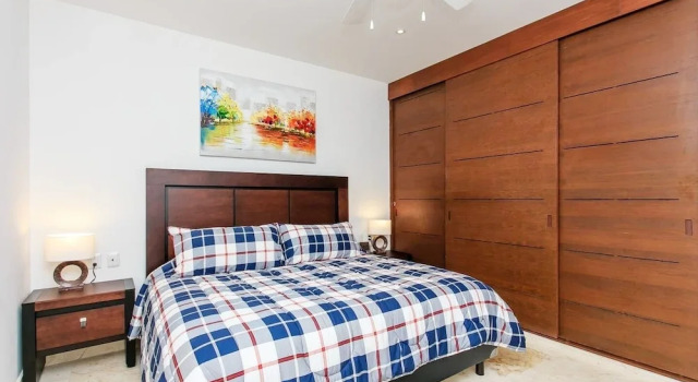 Poolfront Tulum Condo! Near Mayan Ruins & Beach by Stella Rentals, Rezerwuj Hotel Hotele w Quintana Roo z parkingiem, Parking
