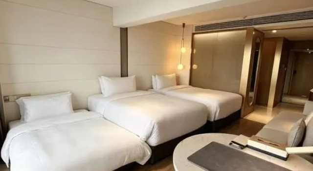 Семейный люкс Kuanrong Suites Hotel (Liangjiang love sea shopping park)