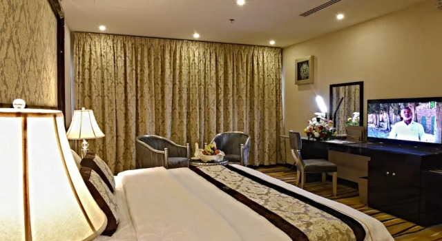 Полулюкс Garden Plaza Hotel