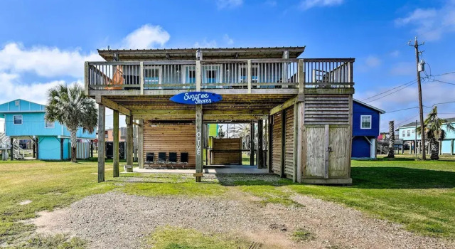 Steps to Sand: Surfside Beach Gem w/ Large Yard, Book Hotel Hoteller i Surfside Beach med parkering, Parkering