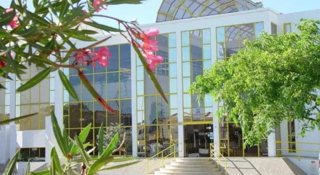 Коттедж c 1 комнатой Moradia Geminada V0 - Localização Central - Casa Inteira