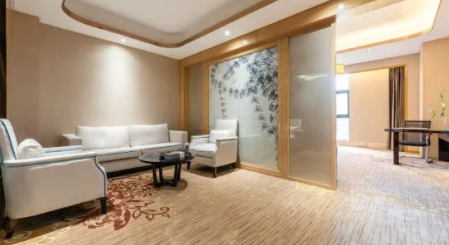 Люкс с видом на реку Four Seasons Garden Hotel