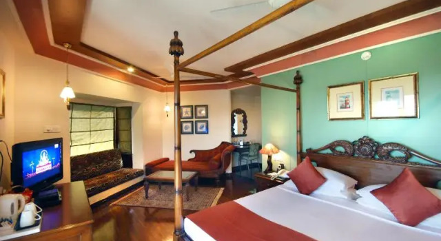 Standard Double room with balcony Mayfair Heritage