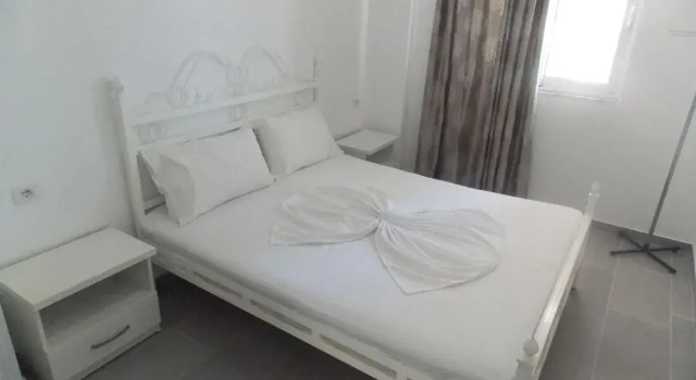 Santa Paola Hotel - In Sarandë (Kodrra), Varaa Hotelli Hotellit Vlorë County pysäköinnillä, Pysäköinti