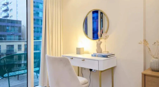 The Millharbour Retreat - Elegant 1bdr Flat With Balconies, Varaa Huoneisto Asunnot kohteessa Merseyside, Huoneisto