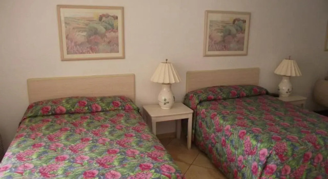 Sundeck Motel and Apartments