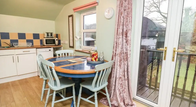 Waun Fforest, Book Hotel Llanybydder Glamorgan