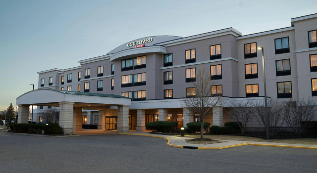 Courtyard by Marriott Republic Aprt Long Island/Farmingdale, Rezervasyon Otel Farmingdale Long Island