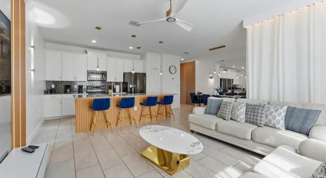 Chic & Fun Family Stay 10 Mins to Disney