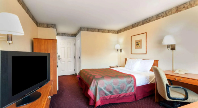 Двухместный номер Ramada by Wyndham SeaTac Airport North