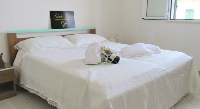 Torre Dell Orso Villa With Climate and Private Parking, Book Villa Sommerhuse i Melendugno, Hytte