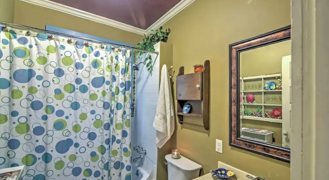 Коттедж Charming Gulfport Getaway Only 3 Blocks to Beach!