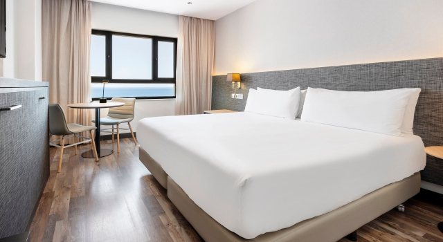 Трёхместный номер Standard с видом на море Hotel Cádiz Paseo del Mar, Affiliated by Meliá