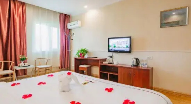 Super 8 Hotel (Korla Tianshan West Road), Rezervasyon Otel Korla otoparklı oteller, Otopark