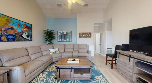 BC101 New Townhome, Heated Pool, 1 Minute Drive to Beach