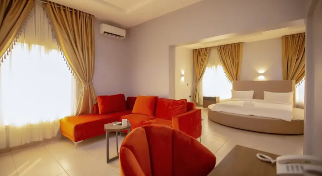 Kral dairesi tek kişilik süit Triple 9 Apartments,Pool & Spa