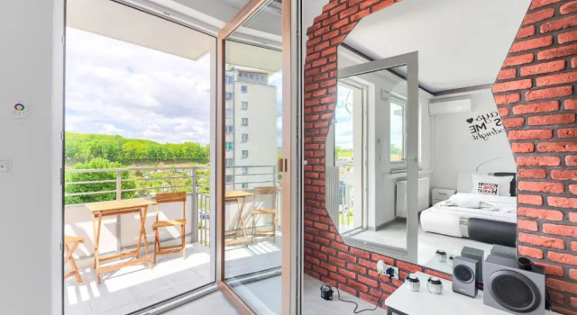 Good Day Apartments- private parking new town