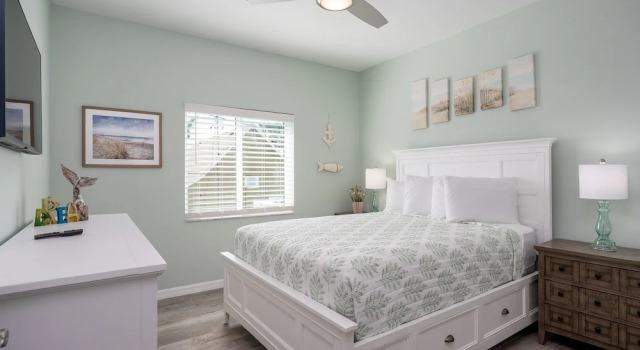 233 Delmar Avenue - Beautiful Private Pool Home 3 Bedroom Home by RedAwning