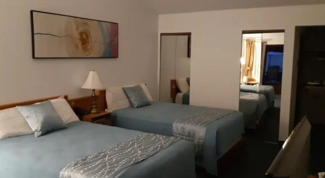 Четырёхместный номер Standard Sunshine Lodge Inn