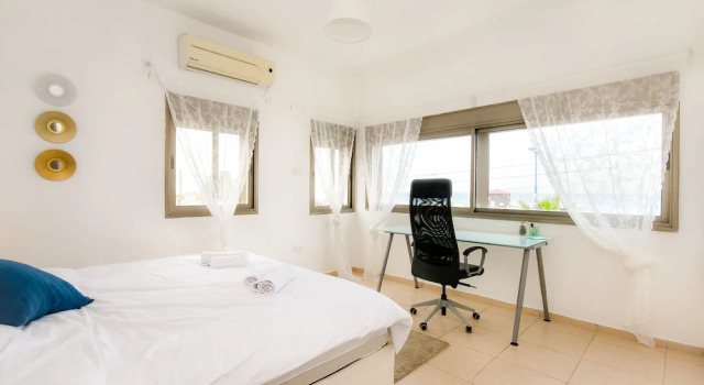 Nino on the Beach, Book Hotel Hoteller i North District Israel med parkering, Parkering