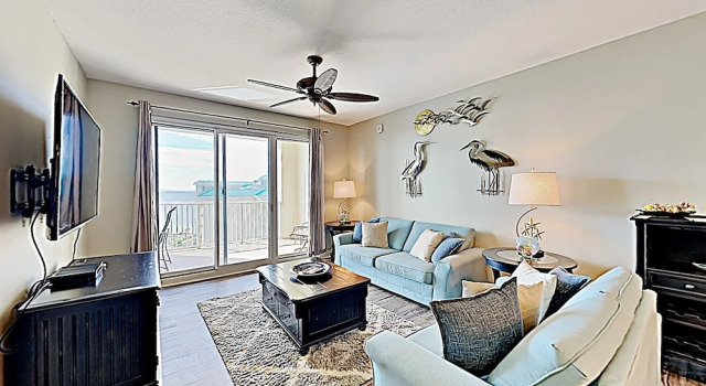 New Listing! Gulf-view Resort W/ Pool, Golf & Gym 3 Bedroom Condo, Varaa Lomakeskus Hotellit Emerald Coast uima-altaalla, Uima-allas