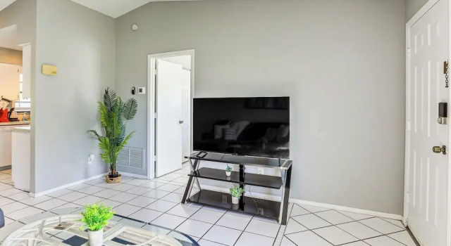 7 Mi to Beach: Cozy Home w/ Yard in Englewood!, Buchen Sie Ferienhaus Villen in Englewood, Villa