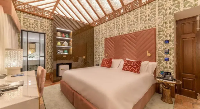 Люкс с балконом Hotel Claude Marbella
