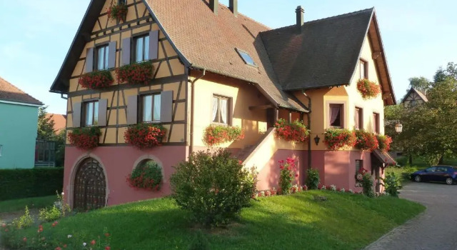 Gitzelbrunnen, Book Hotel Epfig Alsace Wine Route