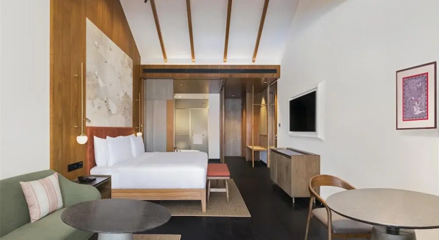 Двухместный номер Deluxe с балконом Hilton Hyderabad Genome Valley Resort & Spa