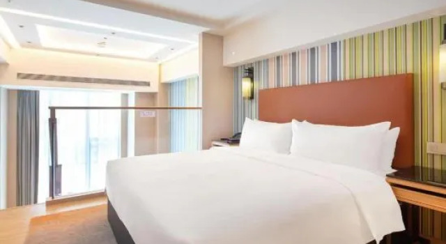 Люкс Superior Joy Holiday Hotel Shenzhen (Luohu Port Huangbeiling Subway Station)