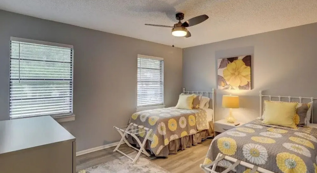 Hilton Head 2BR Townhouse Walk to Shops & Dining