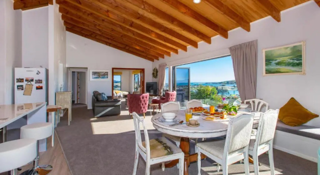 Sunshine Lookout - Raglan Holiday Home, Buchen Sie Hotel Raglan 