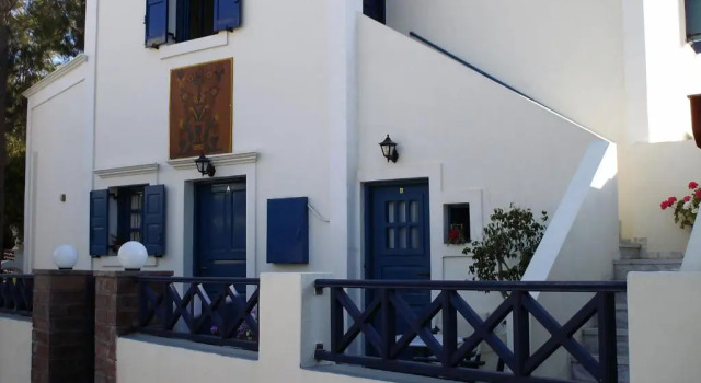 5bedroom villa in perissa beach